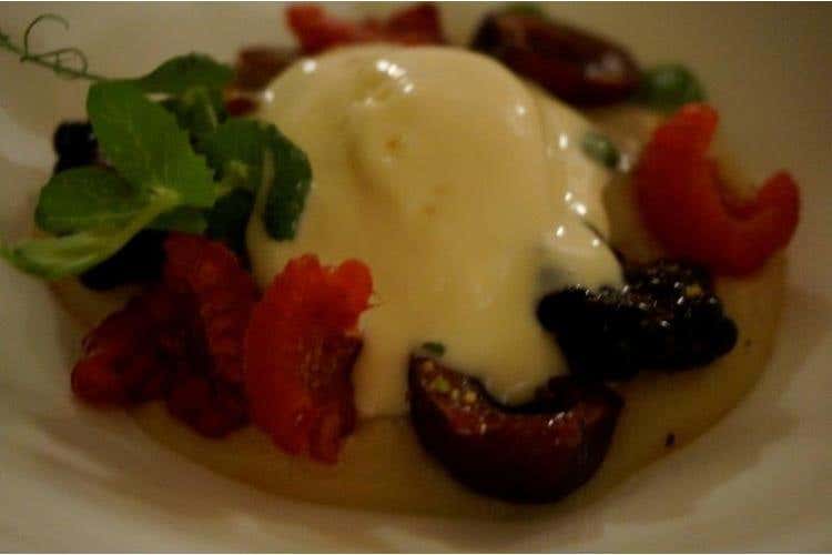 Alessandro Mecca  Estate di San Martino - vILLANOVA D'aSTI - AT - GELATO LA CIOCCOLATO BIANCO CON NOCCIOLINE